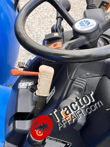 NEW HOLLAND TCE 40 CV TRATTORE USATO 4X4 CARICATORE PALA E FORCHE-PHOTO-2024-05-29-10-53-56 8.jpg